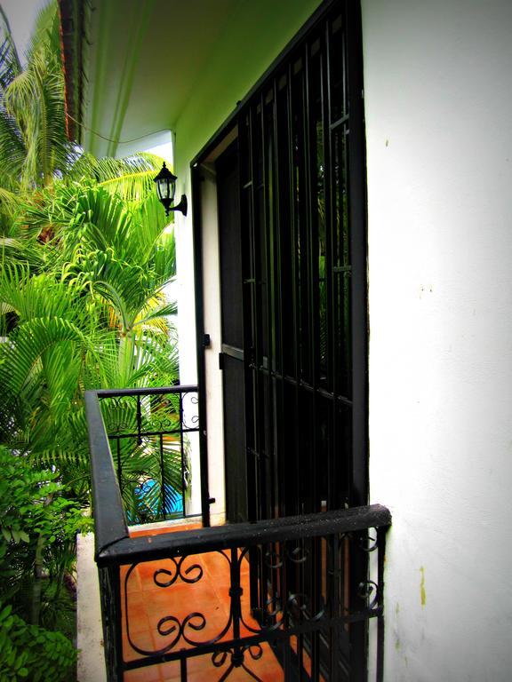 B&B Villa Hibiscus Playa del Carmen Bagian luar foto