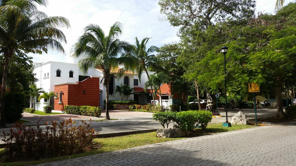 B&B Villa Hibiscus Playa del Carmen Bagian luar foto