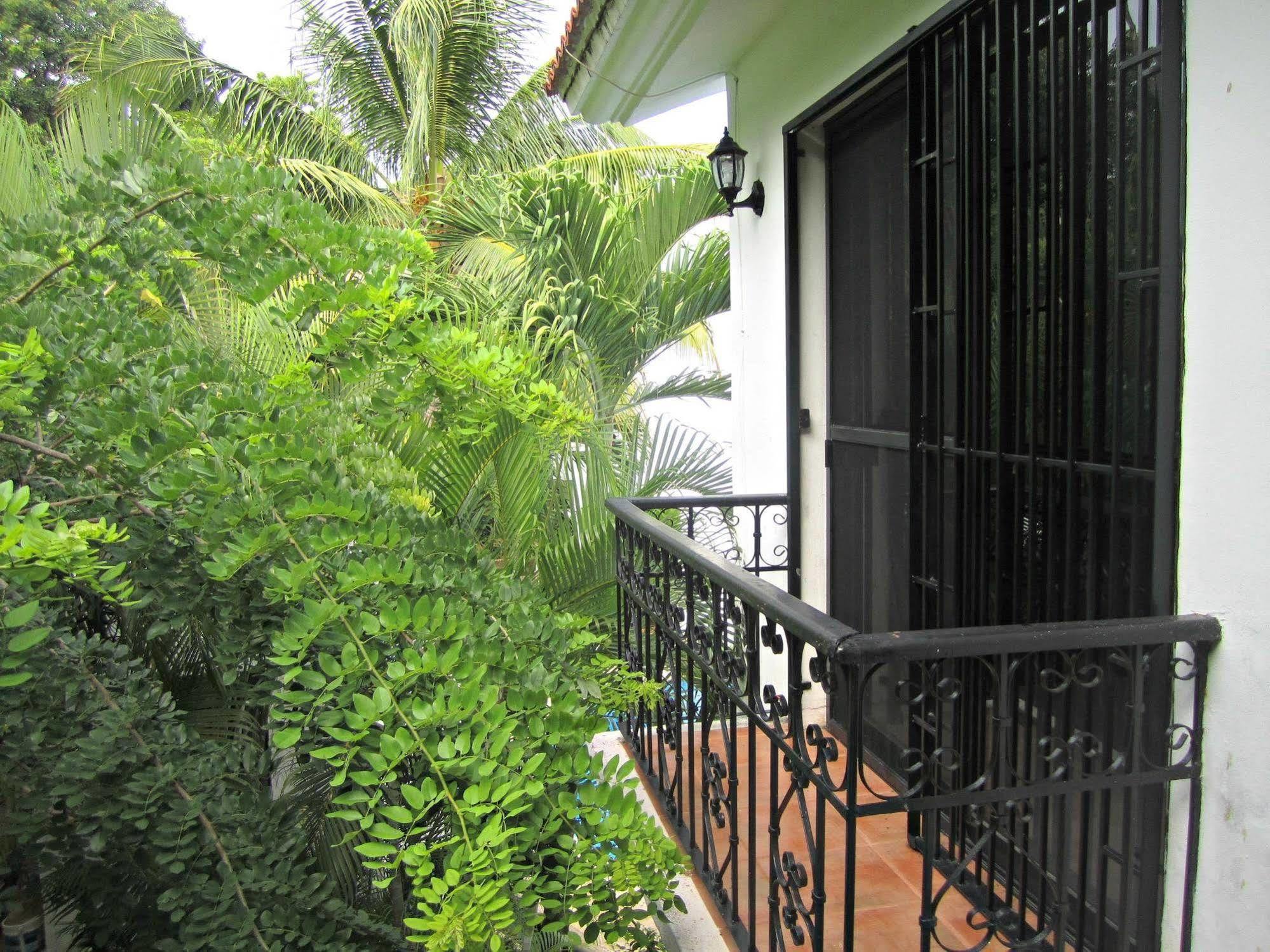 B&B Villa Hibiscus Playa del Carmen Bagian luar foto
