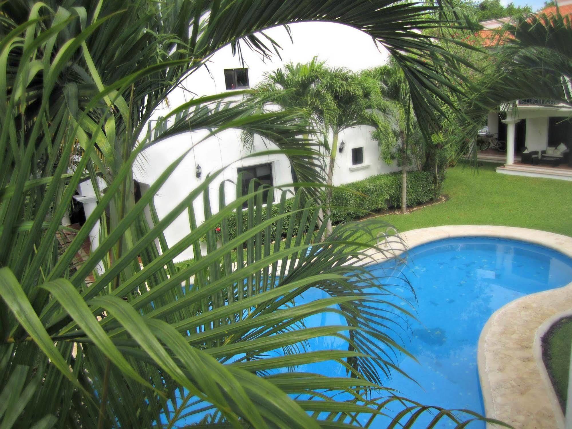 B&B Villa Hibiscus Playa del Carmen Bagian luar foto