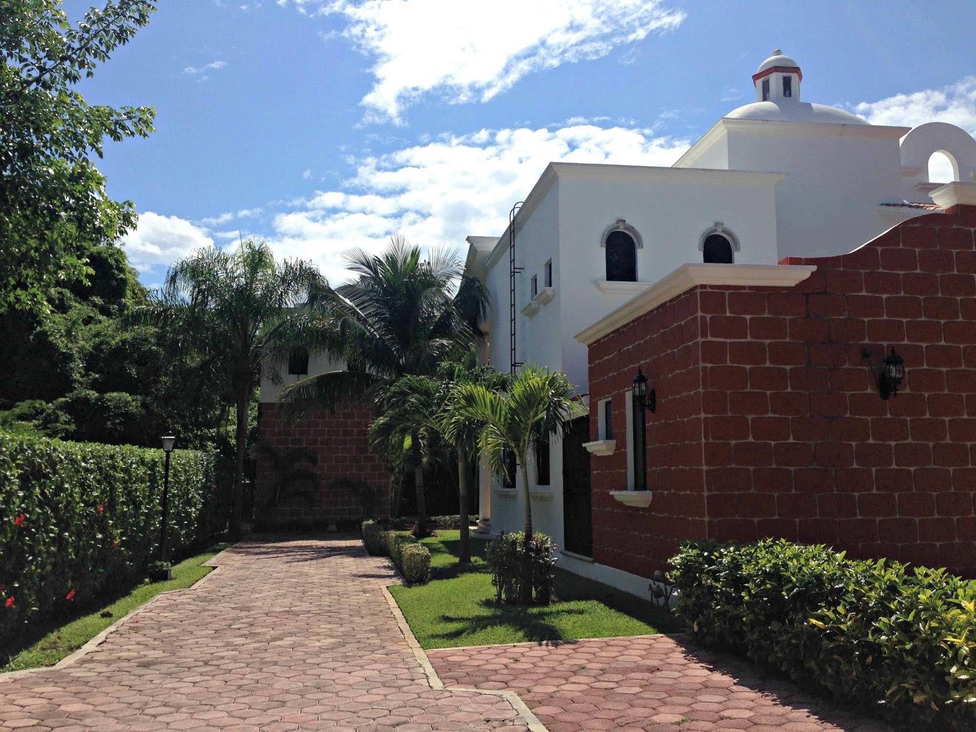 B&B Villa Hibiscus Playa del Carmen Bagian luar foto